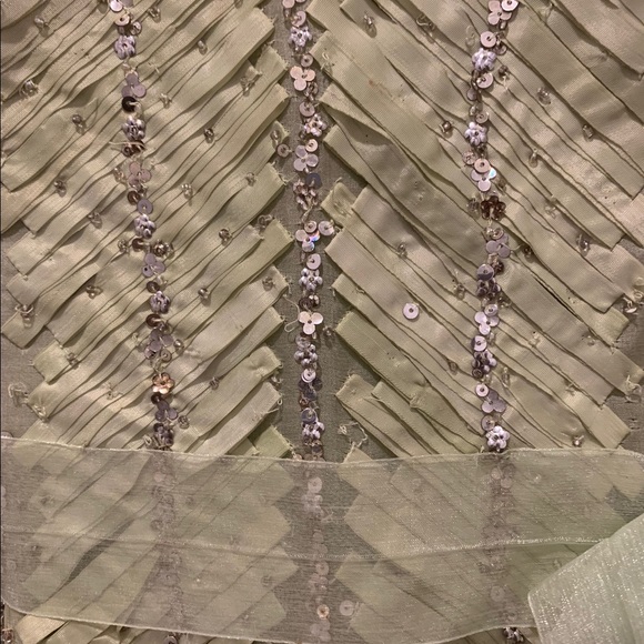 Carolina Herrera embellished gown - Picture 10 of 16